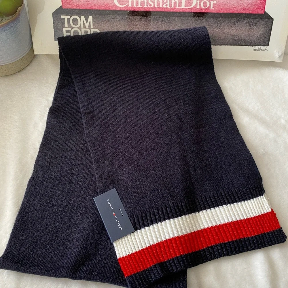 ✨🆕✨Brand New Tommy Hilfiger Unisex Scarf